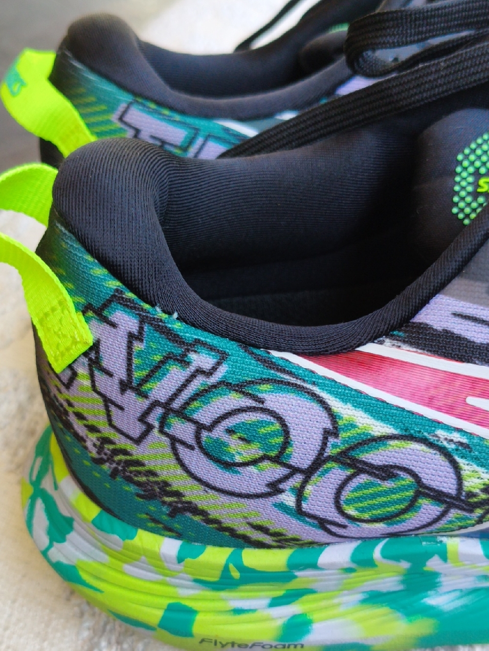 ASICS WOMEN'S Noosa Tri 13 Sneaker - Black & Neon Green New Condition! Size 9 - Picture 7 of 9